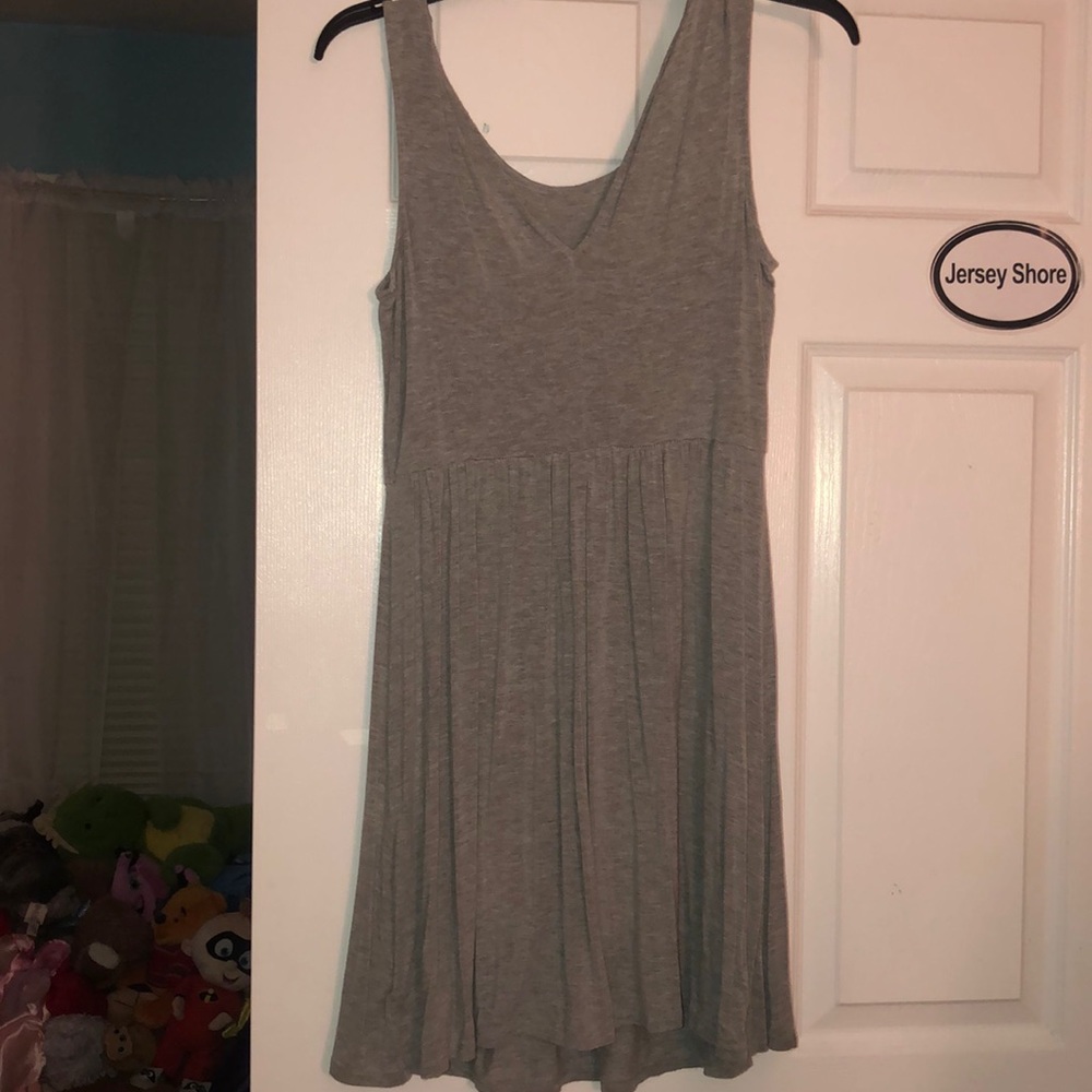 Cute gray dress!